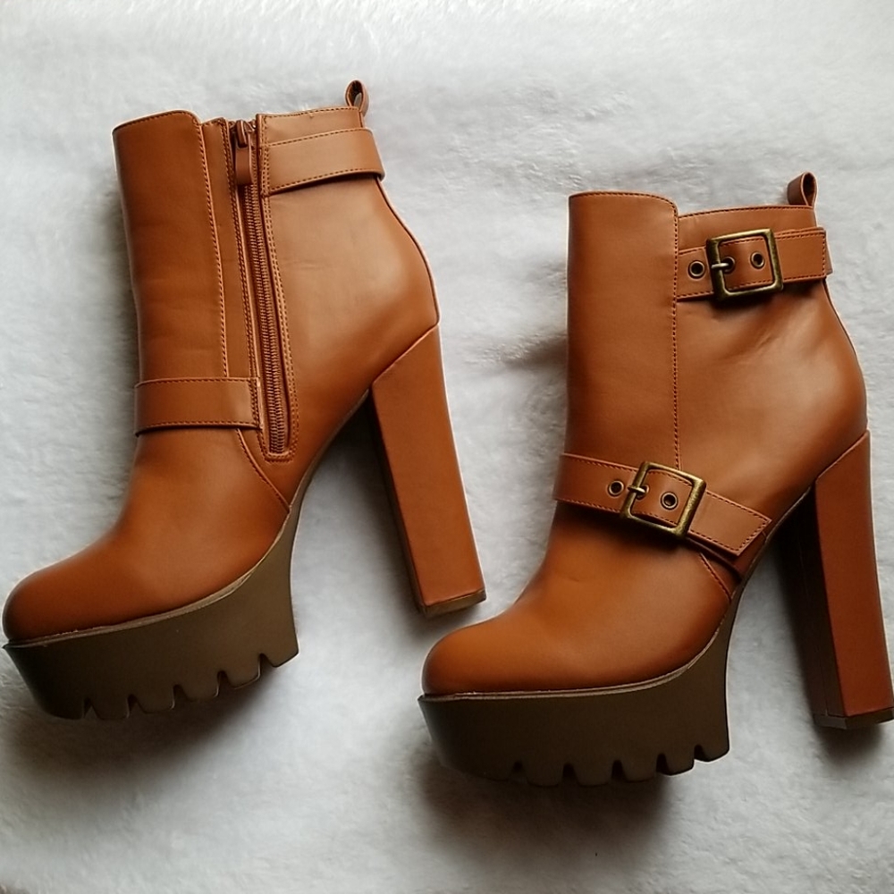 NEVER WORN boots